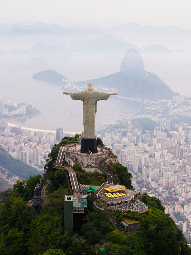Cтатуя Спасителя символ Рио-де-Жанейро