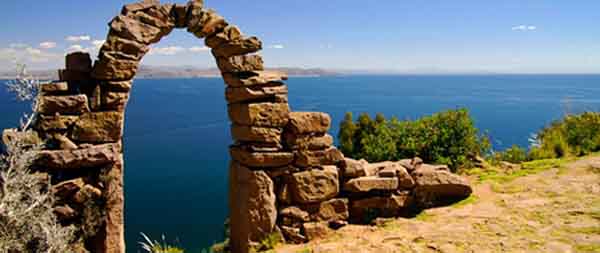 Знаменитые «Ворота Солнца» (Озеро Титикака)
