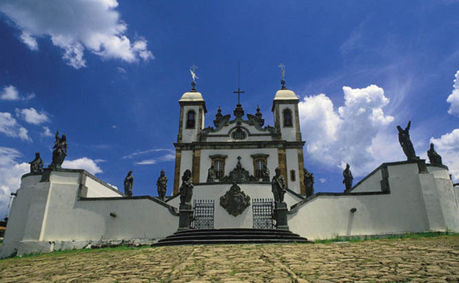 Базилика Сантуарио (Белу-Оризонти, Бразилия)