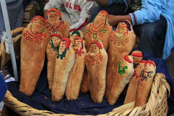 Поселок Кальдерон славится фигурками из хлебного теста. Отавало (Эквадор)